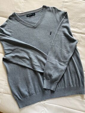 Nautica Men's V-Neck Sweater in Gray